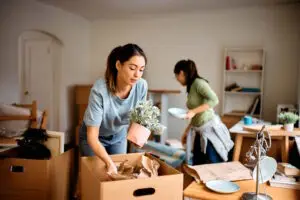 women packing apartment