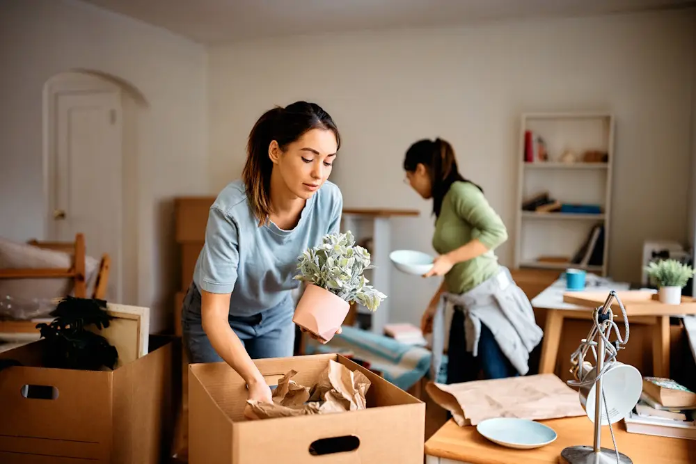 women packing apartment