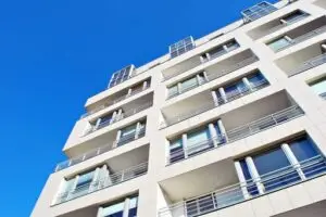 how many movers do i need for a 2 bedroom apartment