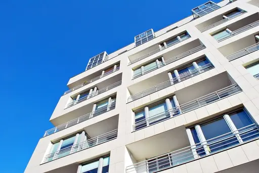how many movers do i need for a 2 bedroom apartment